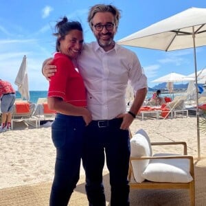 Alessandra Sublet sublime et souriante à la plage, le 14 juillet 2021