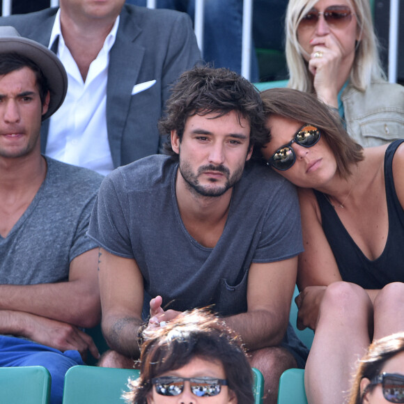 Laure Manaudou et son compagnon Jérémy Frérot dans les tribunes lors de la finale des Internationaux de tennis de Roland-Garros à Paris, le 7 juin 2015.