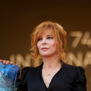 Spike Lee, Mylène Farmer - Montée des marches du film " OSS 117 : Alerte rouge en Afrique Noire " lors du 74ème Festival International du Film de Cannes. Le 17 juillet 2021. © Borde-Jacovides-Moreau / Bestimage