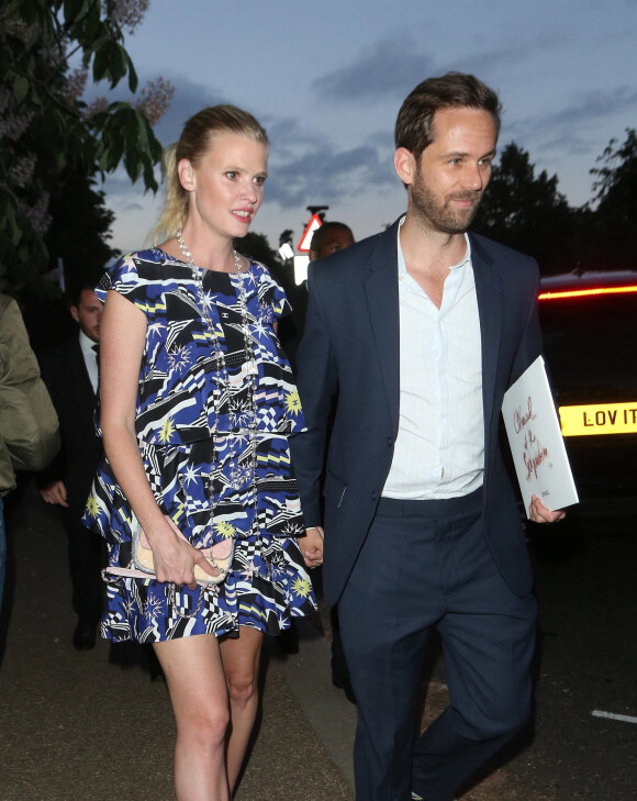 David Grievson et sa compagne Lara Stone - Arrivées et sorties de la soirée "The Serpentine Summer Party" dans les jardins de Kensington à Londres. Le 19 juin 2018