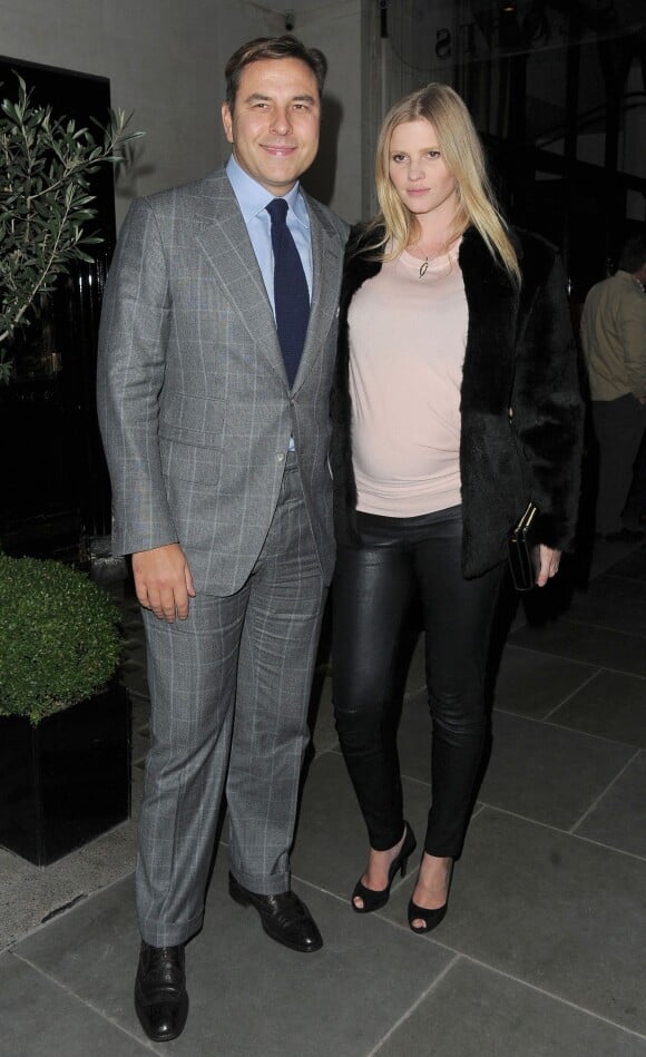 David Walliams et sa femme Lara Stone, enceinte - People a la sortie du restaurant "Scott's" a Londres