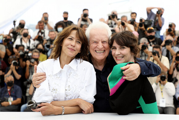 Sophie Marceau, André Dussollier, Géraldine Pailhas - Photocall du film "Tout s'est bien passé" lors du 74e Festival du film de Cannes le 8 juillet 2021. © Borde / Jacovides / Moreau / Bestimage