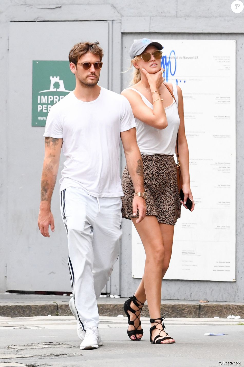 Tony Garrn et son compagnon Alex Pettyfer ont été aperçus dans les rues de Milan en Italie, le 15 juin 2019.