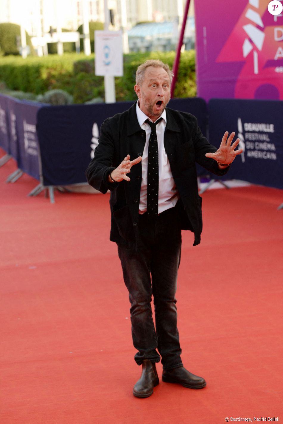 Benoît Poelvoorde à la première de "Comment je suis devenu un super-héros" lors de la clôture du 46ème Festival du Cinéma Américain de Deauville, le 12 septembre 2020. © Rachid Bellak/Bestimage