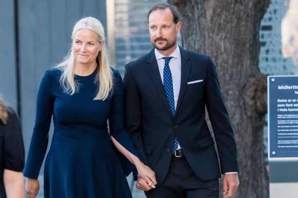 Le prince Haakon et la princesse Mette-Marit de Norvège lors du 10ème anniversaire de la commémoration de l'attentat perpétré par Anders Breivik, à Utoya en 2011, qui a fait 77 morts. Oslo, le 22 juillet 2021.