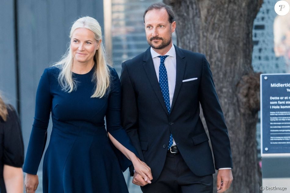 Le prince Haakon et la princesse Mette-Marit de Norvège lors du 10ème anniversaire de la commémoration de l'attentat perpétré par Anders Breivik, à Utoya en 2011, qui a fait 77 morts. Oslo, le 22 juillet 2021.