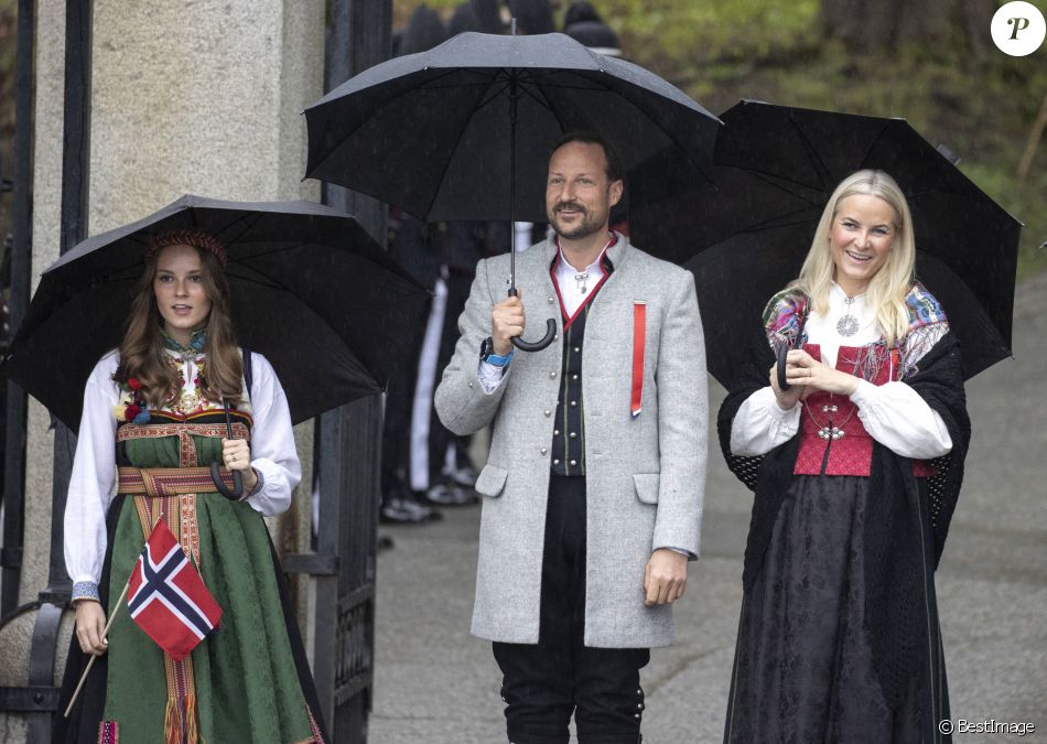 La famille royale de Norvège participe à la fête nationale à Oslo le 17 mai 2021.