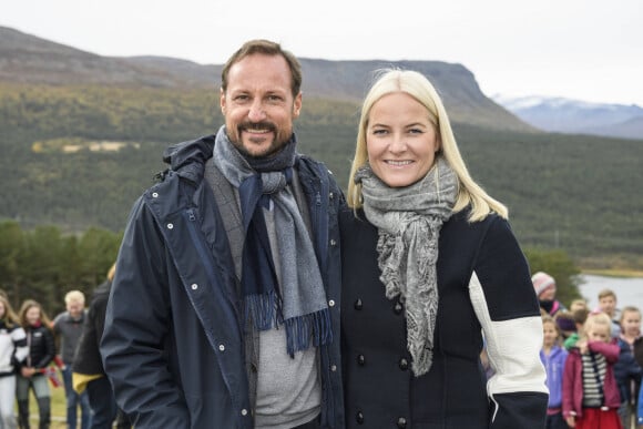 Le prince Haakon et la princesse Mette-Marit de Norvège visitent la ferme Glittersja à Sel dans le cadre de leur visite dans le comté d'Oppland (Norvège). Le 19 septembre 2019.