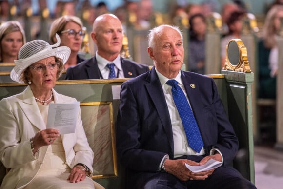 Le roi Harald et la reine Sonja lors du 10ème anniversaire de la commémoration de l'attentat perpétré par Anders Breivik, à Utoya, qui a fait 77 morts. Oslo, le 22 juillet 2021.