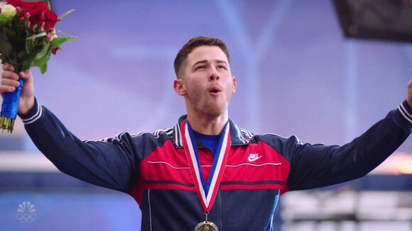 Images de l'émission "Olympic Dreams Jonas Brothers" dans laquelle Nick a fait une chute en BMW et s'est cassé une côte.