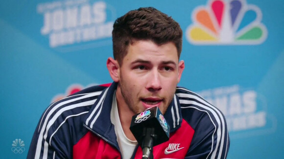 Images de l'émission "Olympic Dreams Jonas Brothers" dans laquelle Nick a fait une chute en BMW et s'est cassé une côte.