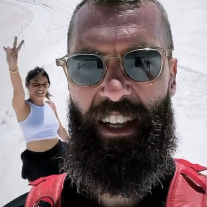 Benoît Paire en vacances à la montagne avec Julie Bertin (La Villa des coeurs brisés) - Instagram