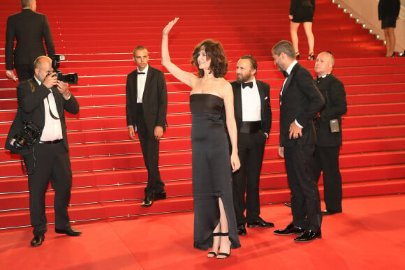 Valérie Lemercier, son compagnon Mathias Kiss - Montée des marches du film "Marguerite & Julien" lors du 68 ème Festival International du Film de Cannes, à Cannes le 19 mai 2015.