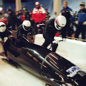 Le prince Albert de Monaco fait du Bobsleigh aux JO. 