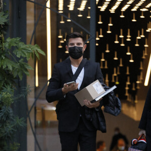 Vincent Niclo à la sortie de l'enregistrement de l'émission "Vivement Dimanche Prochain" au studio Gabriel à Paris. Le 18 avril 2021. © Christophe Clovis/Bestimage