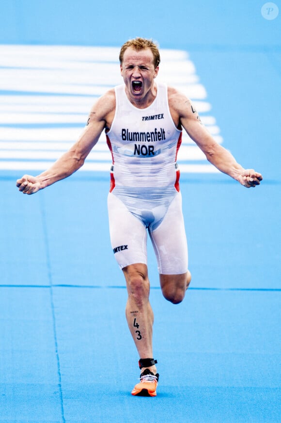 Kristian Blummenfelt à l'arrivée - Jeux Olympiques de Tokyo 2020 - Triathlon Hommes, à Tokyo, le 26 juillet 2021.