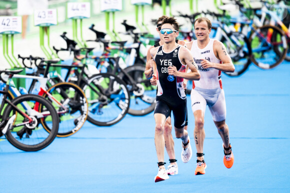 Alex Yee devant Kristian Blummenfelt et Hayden Wilde - Jeux Olympiques de Tokyo 2020 - Triathlon Hommes. Tokyo, le 26 juillet 2021.