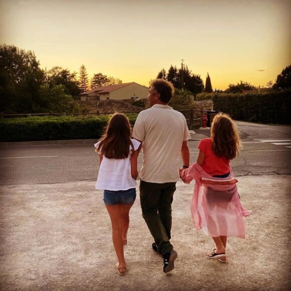 Cécile Bois dévoile une photo de son mari et de leurs deux filles sur Instagram. Le 17 juillet 2021.