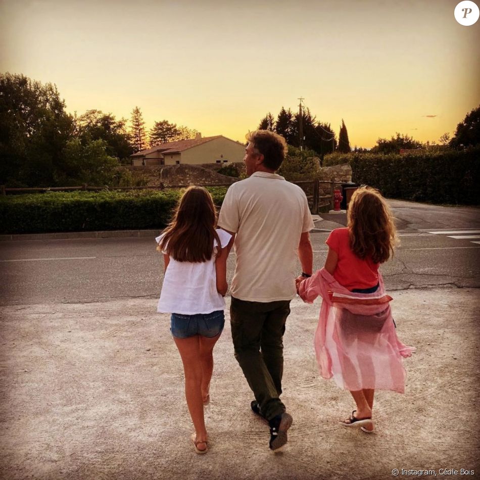 Cécile Bois dévoile une photo de son mari et de leurs deux filles sur Instagram. Le 17 juillet 2021.