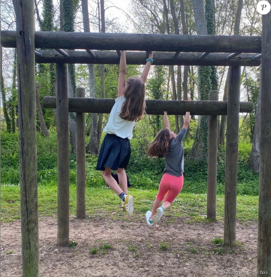 Cécile Bois dévoile une photo de ses deux filles sur Instagram. Le 9 mai 2021.
