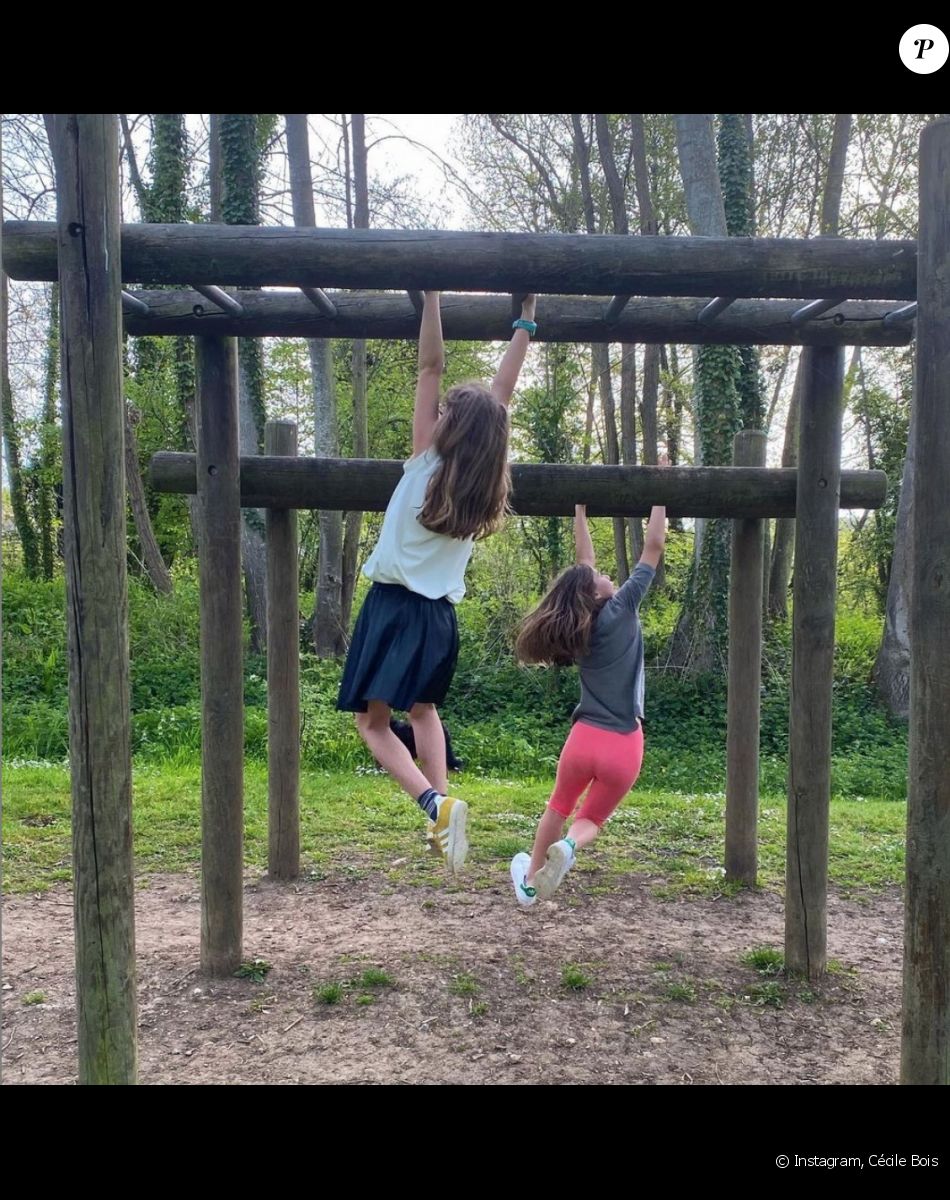 Cécile Bois dévoile une photo de ses deux filles sur Instagram. Le 9 mai 2021.