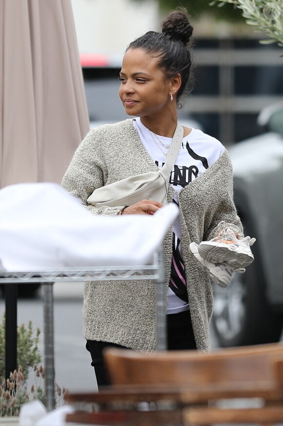 Semi-Exclusif - Christina Milian au restaurant Mauro's Cafe à West Hollywood.