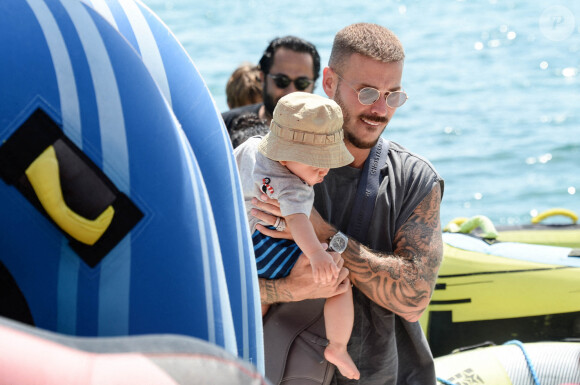 Exclusif - M. Pokora profite de la plage du Martinez et de la navette du palace, avec sa compagne Christina Milian et leur fille Isaiah, pour fuir la foule et se réfugier sur les îles au large de Cannes, le 22 juillet 2020.