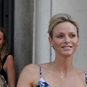 Albert II de Monaco et sa femme, la princesse Charlene, visitent l'exposition "L'Histoire du mariage princier" au Musée Océanographique de Monaco. Le 21 juillet 2011.