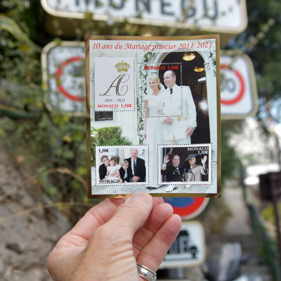 La poste monégasque a édité une planche de timbres pour la commémoration des dix ans de mariage du prince Albert II de Monaco et de la princesse Charlène. © Bruno Bebert / Bestimage