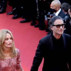 Vanessa Paradis et Samuel Benchetrit lors de la montée des marches du film "Cette musique ne joue pour personne" au 74ème Festival International du Film de Cannes. Le 10 juillet 2021 © Borde-Jacovides-Moreau / Bestimage 