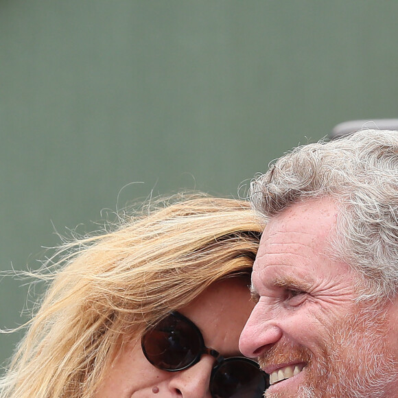 Denis Brogniart et sa femme Hortense dans les tribunes des internationaux de tennis de Roland Garros à Paris, jour 3, le 29 mai 2018. Cyril Moreau / Dominique Jacovides / Bestimage