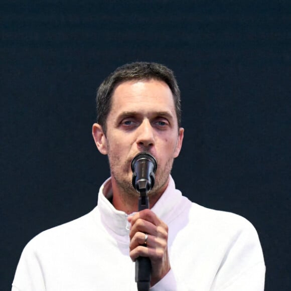 Grand Corps Malade en conccert place Masséna lors de la journée d'hommage aux victimes de l'attentat du 14 juillet 2016 à Nice. Nice, 14 juillet 2021. © Bruno Bebert/Bestimage