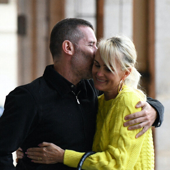 Exclusif - Laeticia Hallyday et Jalil Lespert à Paris, au début de l'été.