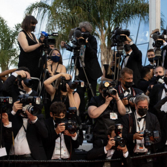 Carla Bruni-Sarkozy (habillée en Céline) - Montée des marches du film " Annette " lors de la cérémonie d'ouverture du 74ème Festival International du Film de Cannes. Le 6 juillet 2021 © Borde-Jacovides-Moreau / Bestimage 
