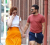 Kit Harington et sa femme Rose Leslie main dans la main lors d'une promenade romantique dans le centre-ville de Manhattan à New York City, New York, Etats-Unis, le 6 juillet 2021. 