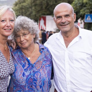 Exclusif - Sophie Cluzel, Jacqueline Franjou (présidente du Festival de Ramatuelle), Bruno Cluzel - Philippe Katerine présente son nouvel album "Confessions" lors de son concert au Festival de Ramatuelle, le 1er août 2021. © Cyril Bruneau / Festival de Ramatuelle / Bestimage