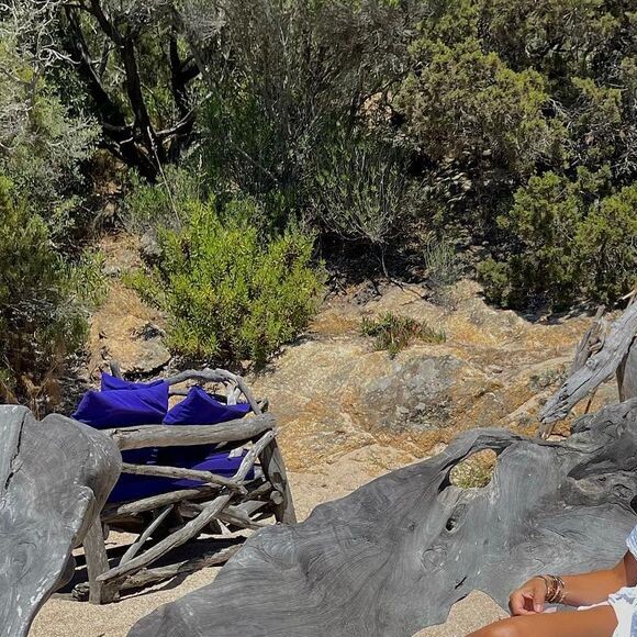 Karine Ferri lors de ses vacances en Corse, juillet 2021