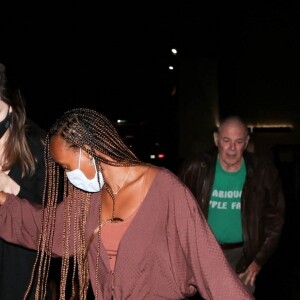 Exclusif - Angelina Jolie et sa fille Zahara à la sortie du concert de Ziggy Marley au Hollywood Bowl. Los Angeles, le 1er août 2021.
