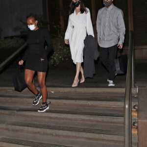 Angelina Jolie est allée dîner au restaurant Baltaire avec ses enfants Zahara et Pax à Los Angeles, le 21 juin 2021.