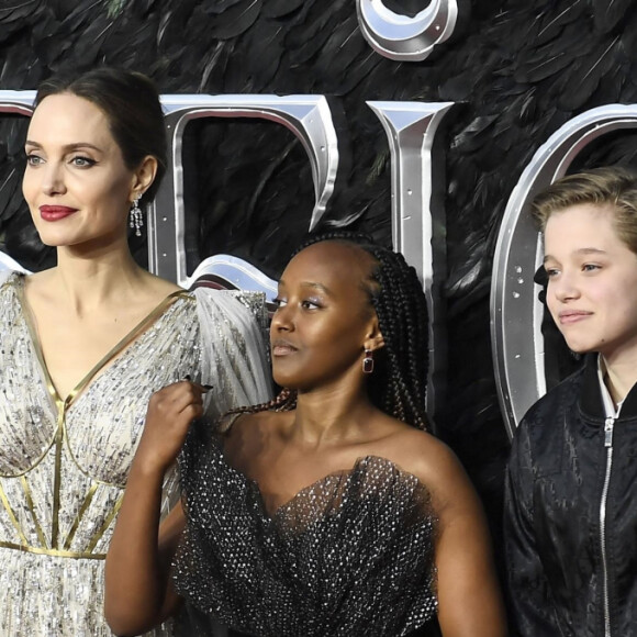 Vivienne Jolie-Pitt, Angelina Jolie, Zahara Jolie-Pitt, Shiloh Jolie-Pitt et Knox Leon Jolie-Pitt - Première de "Maléfique : Le Pouvoir du Mal" à Londres, le 9 octobre 2019.
