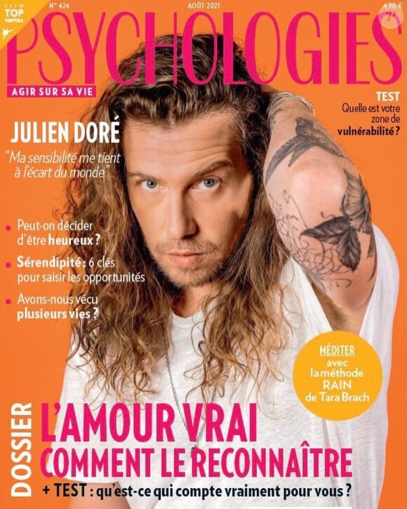 Julien Doré se confie sur sa vie sentimentale dans le magazine "Psychologies" d'août 2021.