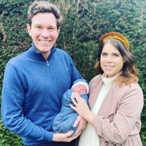 Eugenie d'York, son mari Jack Brooksbank et leur fils August sur Instagram.