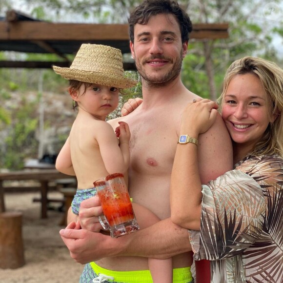 Cindy de "Koh-Lanta" avec son mari Thomas et leur fille Alba au Mexiquen mai 2021
