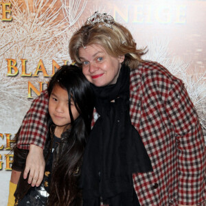 Isabelle Nanty et sa fille Tallulah à la première du film "Blanche Neige" à Paris. 