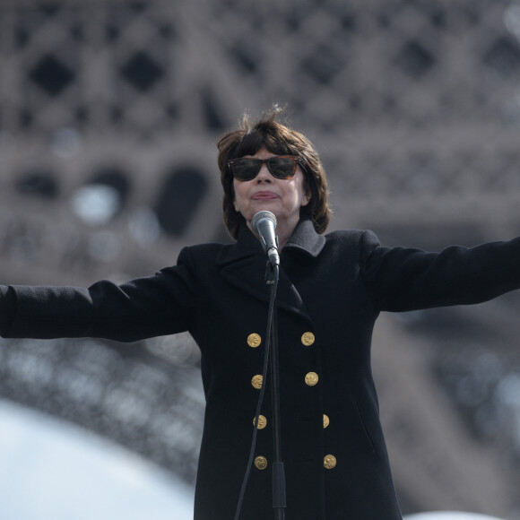 Exclusif - Mireille Mathieu - Répétitions du concert anniversaire des 130 ans de la Tour Eiffel à Paris. Le 2 octobre 2019. © Giancarlo Gorassini / Bestimage