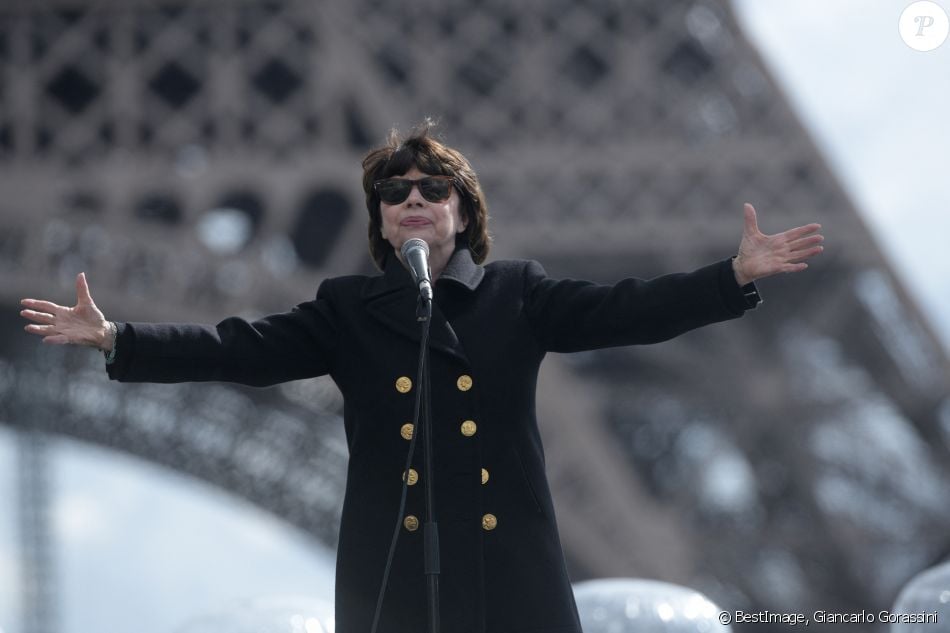 Exclusif - Mireille Mathieu - Répétitions du concert anniversaire des 130 ans de la Tour Eiffel à Paris. Le 2 octobre 2019. © Giancarlo Gorassini / Bestimage