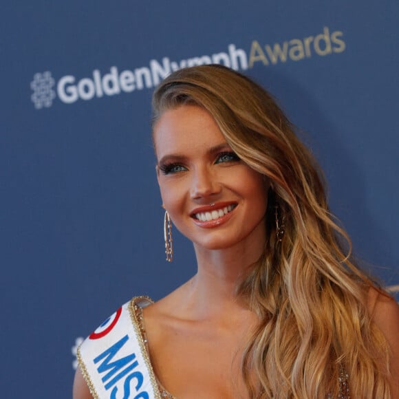 Amandine Petit (Miss France 2021) lors du photocall de la cérémonie des Nymphes d'Or du 60ème festival de télévision de Monte Carlo au Grimaldi Forum à Monaco le 22 juin 2021. © Claudia Albuquerque / Bestimage