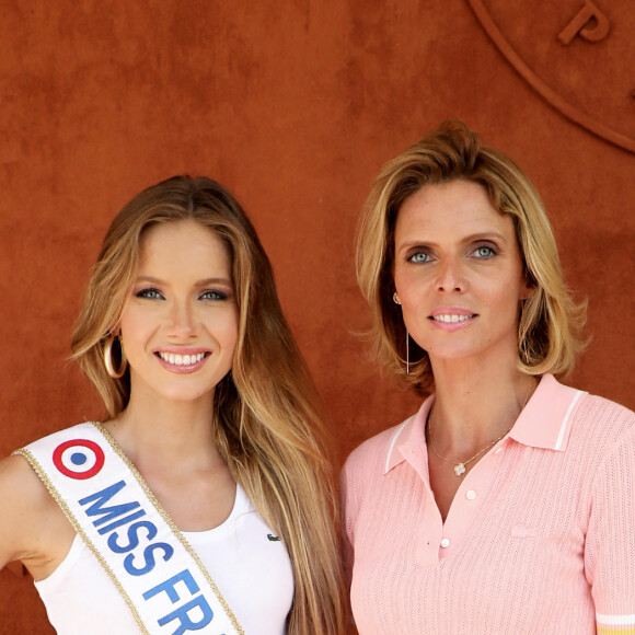 Amandine Petit, Miss France 2021 et Sylvie Tellier - People au village lors des Internationaux de France de Tennis de Roland Garros à Paris. Le 10 juin 2021 © Dominique Jacovides / Bestimage 