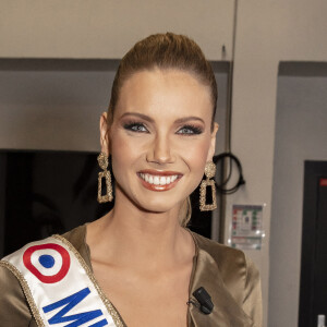 Amandine Petit (Miss France 2021) - Backstage de l'enregistrement de l'émission "A Prendre ou A Laisser (APOAL)", présentée par C.Hanouna et diffusée en direct le 26 janvier sur C8 © Jack Tribeca / Bestimage 