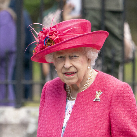 La reine Elisabeth II d'Angleterre lors d'une inspection des troupes de Balaklava Company, 5ème Bataillon du Régiment Royal d'Écosse à Balmoral, Royaume Uni, le 9 août 2021.